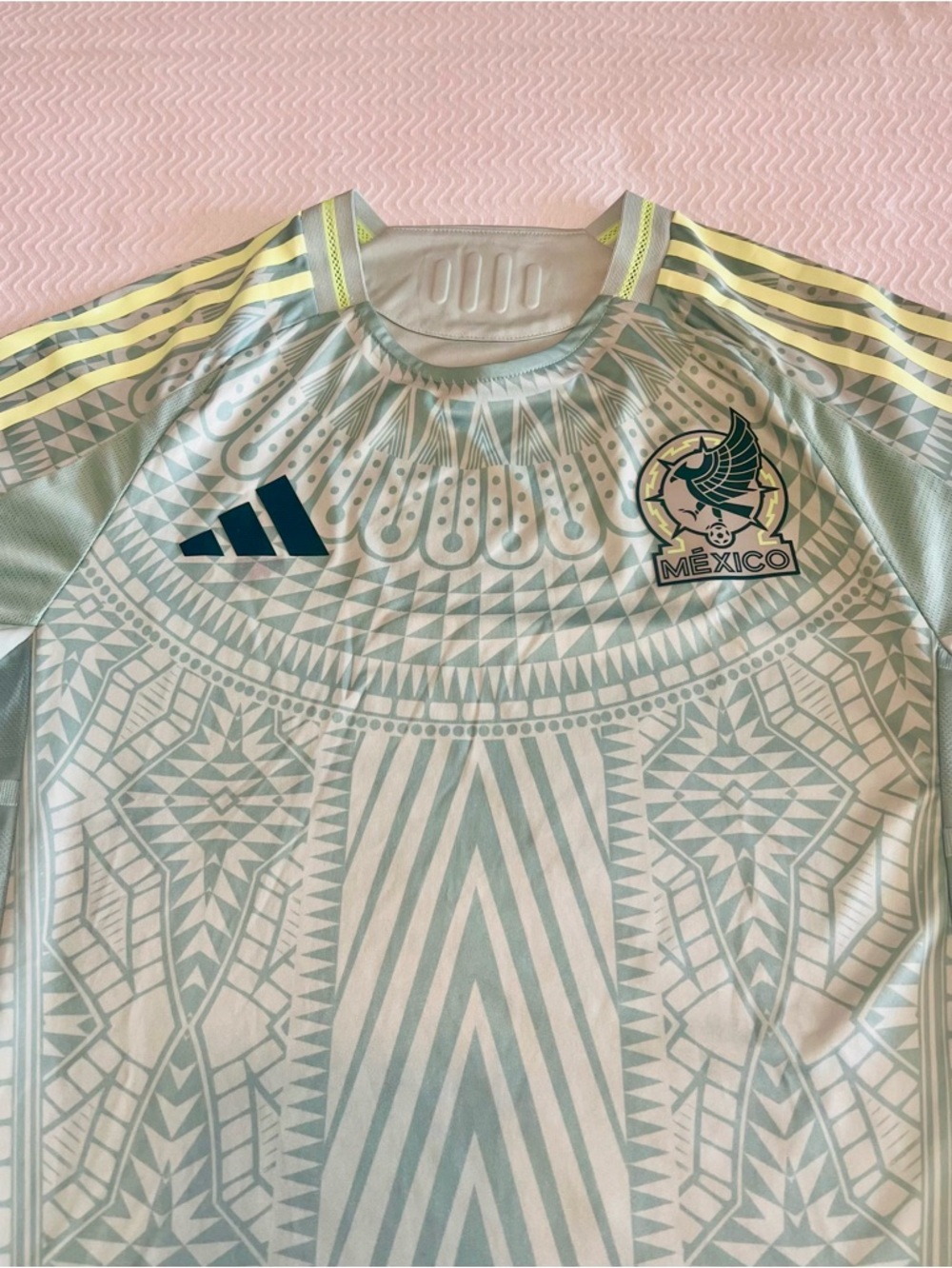 adidas Men’sMexico away kit light green